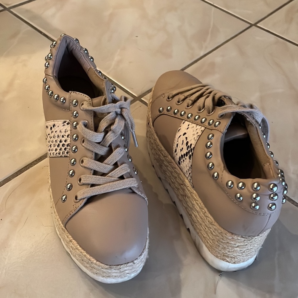 Platform sneakers - Picture 3 of 3